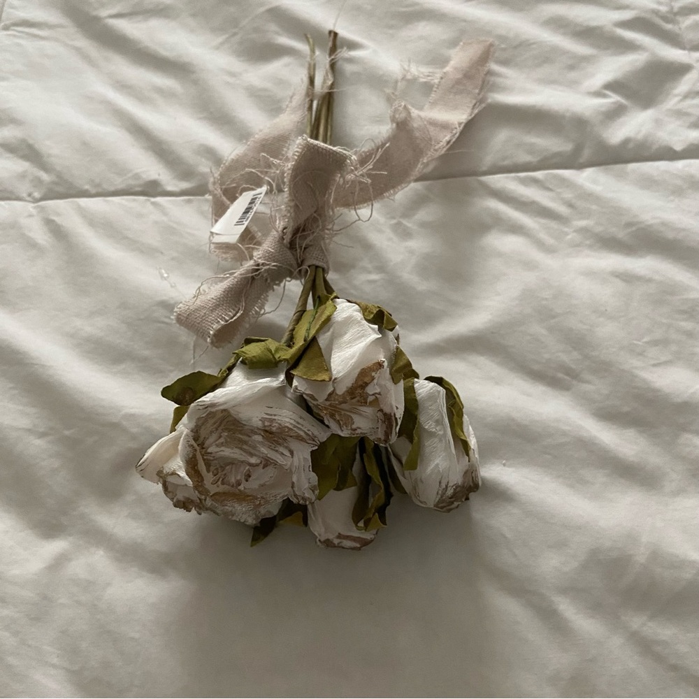 Small Bouquet Of Roses - Picture 2 of 4